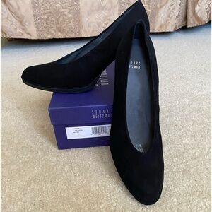 Stuart Weitzman Choker Pump